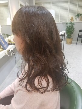 ノラ(Norah) ラベンダー畑が似合う感じに