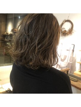 ミクロ(Micro) 品のあるハイライト×ミディアムボブ