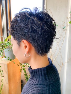 テトヘアー(teto hair) パーマヘア、ベリーショート、くるくるパーマ、オン眉