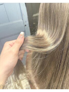 オーガスト ヘア ネイル(AUGUST hair nail) ミルクティー／ブリーチ1回～／横浜／ハイトーン