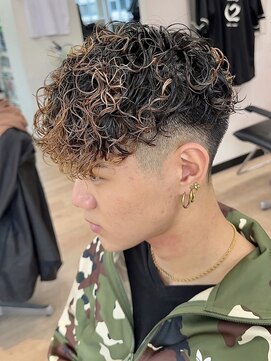 ウェイビーエフティフィフス 横浜西口(WAVEY ft.fifth) スペインカール外国人風パーマラフカールラルフカールフェード