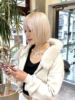 ヲタク(wotaku.)&nbsp;ホワイトブロンドハイトーンボブブリーチカラーくすみカラー前髪