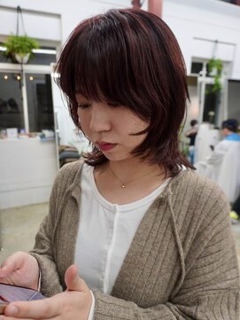 ボウ(BOW) 冬らしさを引き立てる、深みのある暖色カラー×顔まわりパーマ