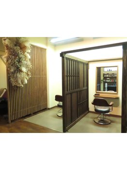 大型店が苦手な方オススメ！少人数のプライベート空間で、周りを気にせずリラックスして過ごせます。