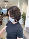 切りっぱなしボブ流れる前髪ショートボブ前下がりボブハイライト