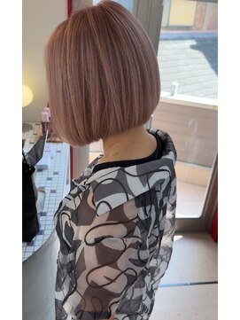 ピンクベージュ