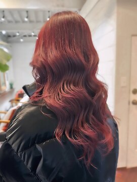 ラレイ ハラジュク(Lalei harajuku) 【白石】ブリーチなし赤髪チェリーレッド暖色レイヤーロング原宿