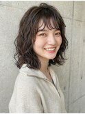 暗髪ダークブラウンくせ毛ミディアムパーマハッシュカット20代p3