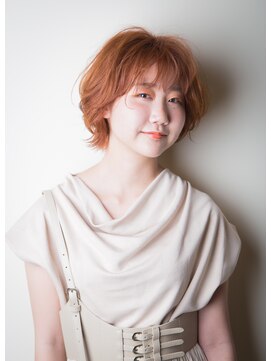 バショ(ba sho) ウルフショート　顔回りレイヤー　ハイトーンカラー