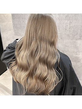 オリ(‘Oli) 艶感_ベージュカラー