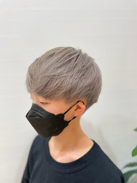 オーリーヘアー(Olliy hair) ホワイトブロンド/刈り上げマッシュショート/20代30代40代50代