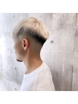 アンダーバーホワイト 南海難波店(_WHITE) フェードカット