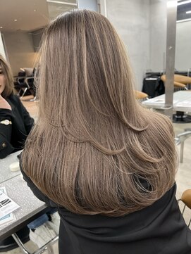 サイン 表参道(SIGN) レイヤーカットグレージュカラーデザインカラーシルキーベージュ