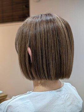 ウィスカーヘアー(whisker hair) 白髪ぼかしハイライト　透明感カラー