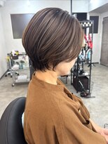 ナジック(749)&nbsp;大人ショート×白髪ぼかしハイライト