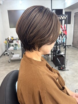 ナジック(749) 大人ショート×白髪ぼかしハイライト