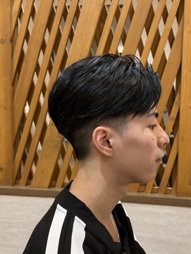コンティバイミラートーク(CONTY by MIRROR TALK) 短めセンターパート