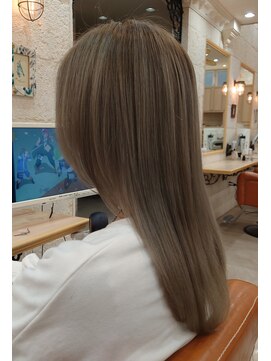 ティンク 横須賀中央(Tink) シルバーアッシュ