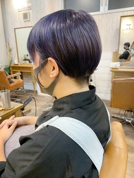 アクトゥス(AEQUITAS) 刈り上げショート×ブルーバイオレット