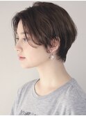 前髪長め　ショートヘア　ショートボブ　耳かけショートボブ