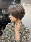 大人可愛いグレージュショート