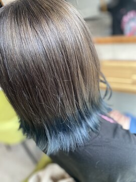 ラビス クローバー(Lovis clover) アッシュグレージュ ターコイズブルー ふんわりミディアム