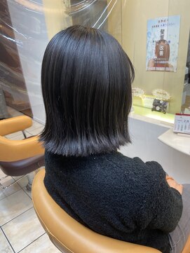 クオリス 上板橋店(QUALIS) 10代20代おすすめ切りっぱなし外ハネショートボブスタイル