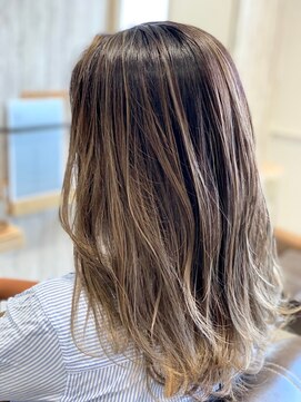 ヘアーデザイン ベルタ(Hair Design BELTA) レイヤーカット/ベージュ/バレイヤージュ/透明感