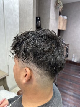 サニア(SUNXIA) フェードカット×パーマ