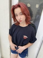 アデ オモテサンドウ(ade omotesando)&nbsp;ビビットな暖色カラーとストリート感漂うおしゃれ女子ウルフヘア