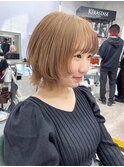 レイヤーボブ/ハイトーン/ブリーチ/ミルクティーベージュ