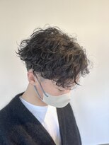 グート ヘアーメイク(gut HAIR MAKE) メンズ 刈り上げ高め 波巻きパーマ アップバング