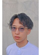 ラブハーツアンドビー マツヤマ(luve heart's And Be matsuyama) 七三センターパートアップバング波巻きスパイラルパーマツイスパ