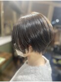 暗髪グレージュ◎耳掛けショート