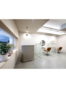 お客様との時間を大切にし1人1人と向き合ってくれる◎少人数の落ち着いた空間でゆったりと寛げるサロン。