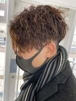 スパイラルパーマツイストパーマアップバング短髪メッシュ