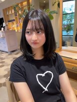 リベラル(liberal)&nbsp;小顔見えミディアムレイヤー 透明感ブラック 【20代/30代/40代】