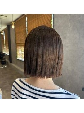 エレノア 越谷(Eleanor) ◯明るめベージュのパツっとボブ◯