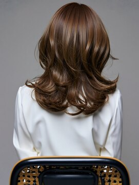 キヴィ(kivi) 艶めく大人セミロング オーガニックカラー×白髪ぼかし