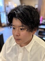 クラッキ ヘアークリエイション(CRAQUE hair creation)&nbsp;色気漂うメンズセンターパート波巻きパーマ