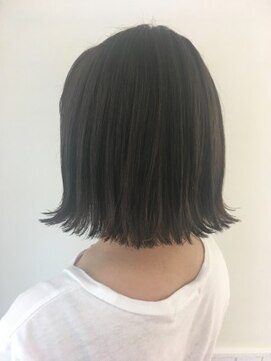 ネオリーブ クーロ(Neolive curro) 大人気♪暗くても透明感アッシュグレー