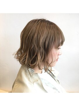 リカモ(ricamo) 波打ちカールで王道ボブをガーリーに