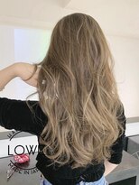 ルーヴェ(LOWE)&nbsp;LOWEなつみ】大人レイヤー細めハイライトの外国人風ブロンド