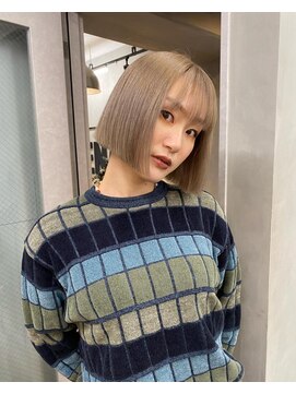 ジーナ(XENA) ベージュカラー×ホワイトグレージュ