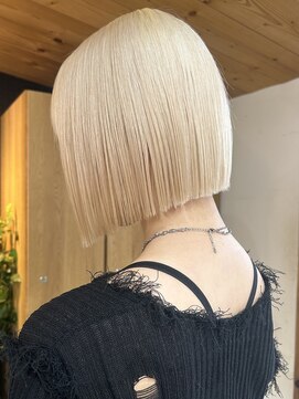 キラ 原宿(KILLA) 切りっぱなしボブ/エアリーロング/美髪/ホワイトブロンド/原宿