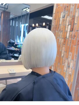 モニカ 原宿店(MONIQA) ホワイトカラー