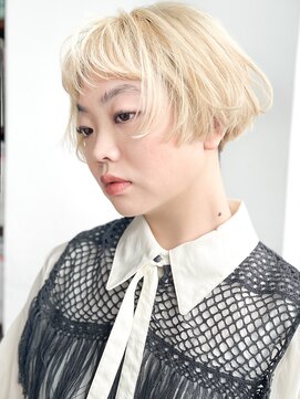 ベチカ(vetica) ベージュ/フレンチミニボブ/ケアブリーチ/刈り上げショート