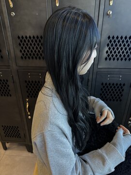 アチーブリス(achieve Liss) ブルーブラック暗髪美シルエットミディ10代20代30代×パーマ風