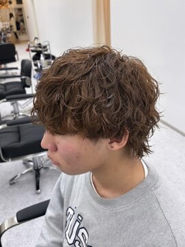 メンズカット リア(Men’s cut riah) センターパートツイストスパイラルパーマ刈り上げメンズパーマ