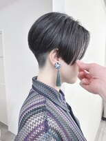 ラウンジ モリオ イケブクロ(Lounge MORIO Ikebukuro)&nbsp;＊センターパート刈り上げショート女子前下がりショート前髪なし